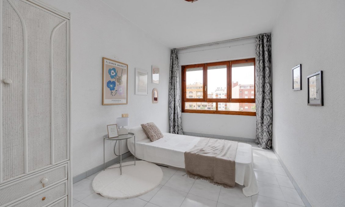 Segunda mano - Apartamento -
Torrevieja - Estacion De Autobuses