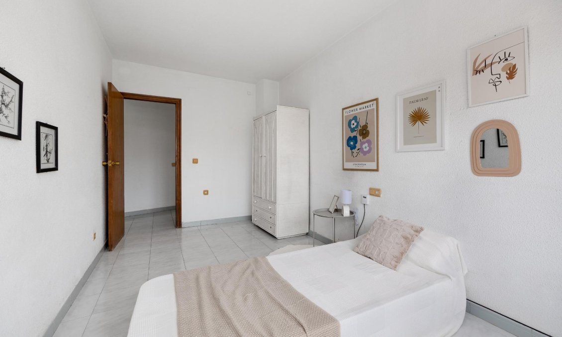 Segunda mano - Apartamento -
Torrevieja - Estacion De Autobuses