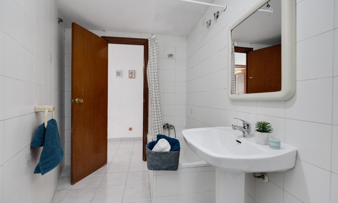 Segunda mano - Apartamento -
Torrevieja - Estacion De Autobuses