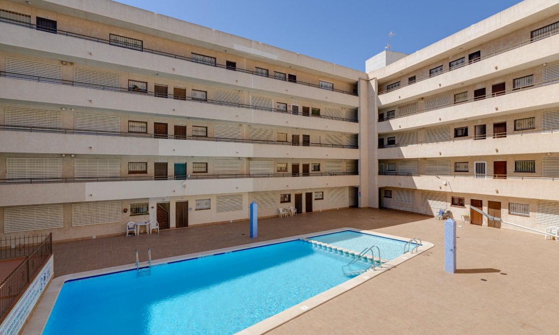 Segunda mano - Apartamento -
Torrevieja - Estacion De Autobuses