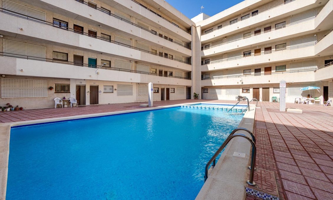 Segunda mano - Apartamento -
Torrevieja - Estacion De Autobuses