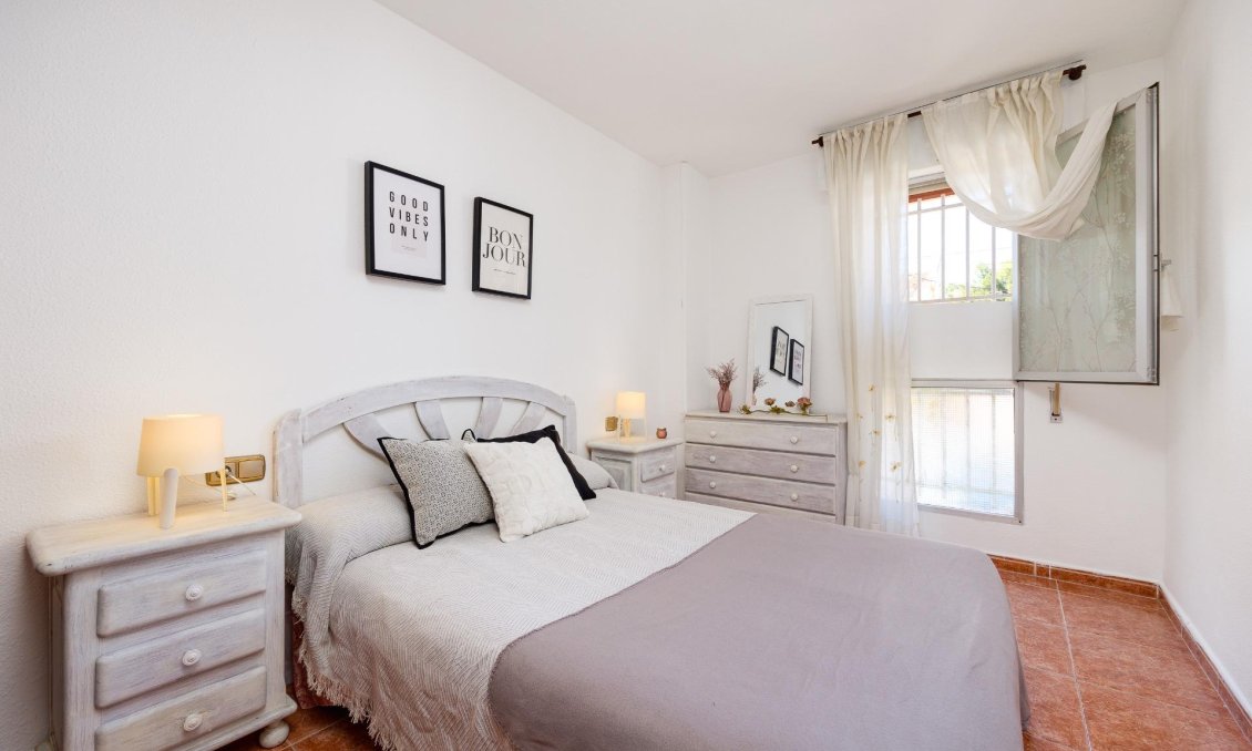 Segunda mano - Apartamento -
Torrevieja - Playa De Los Naufragos