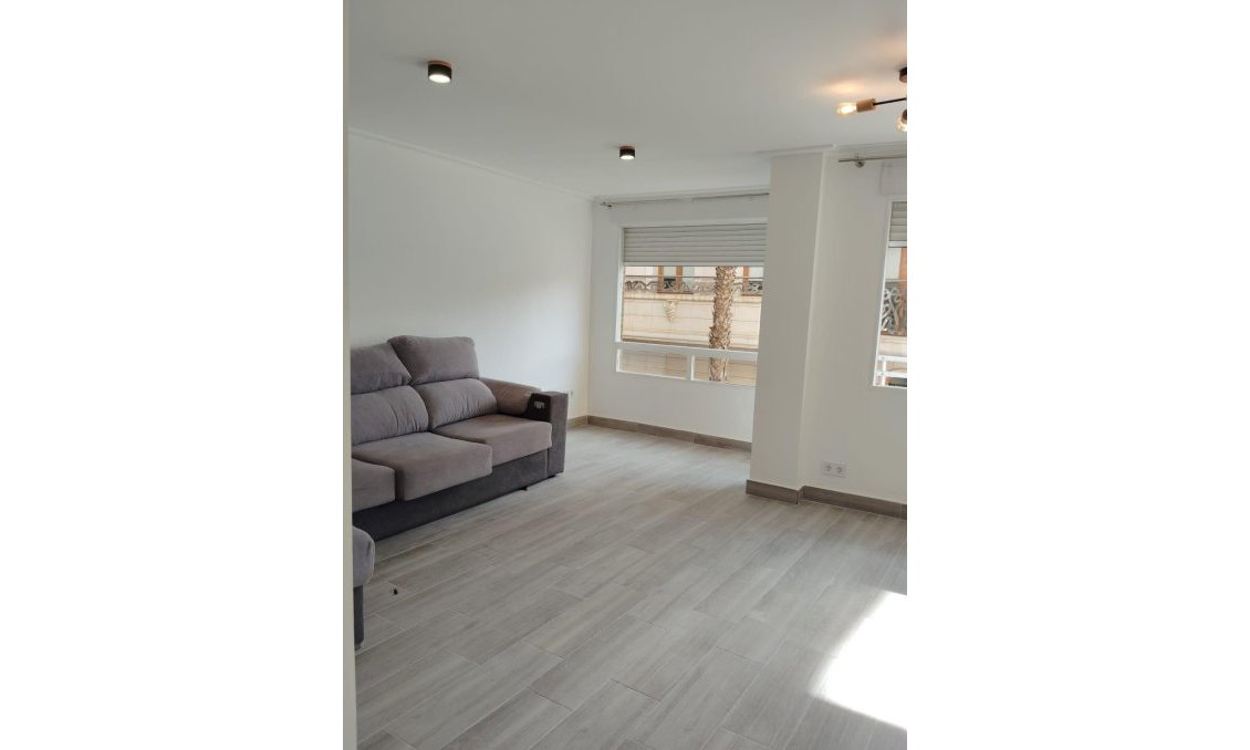 Segunda mano - Apartamento -
Torrevieja - Centro