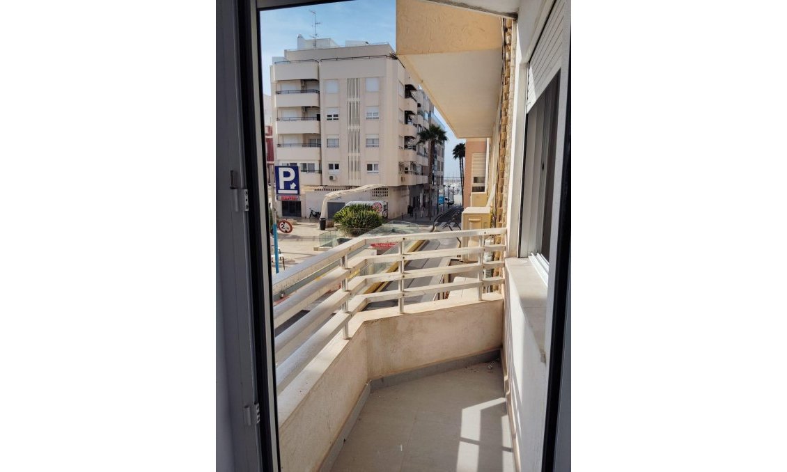 Segunda mano - Apartamento -
Torrevieja - Centro