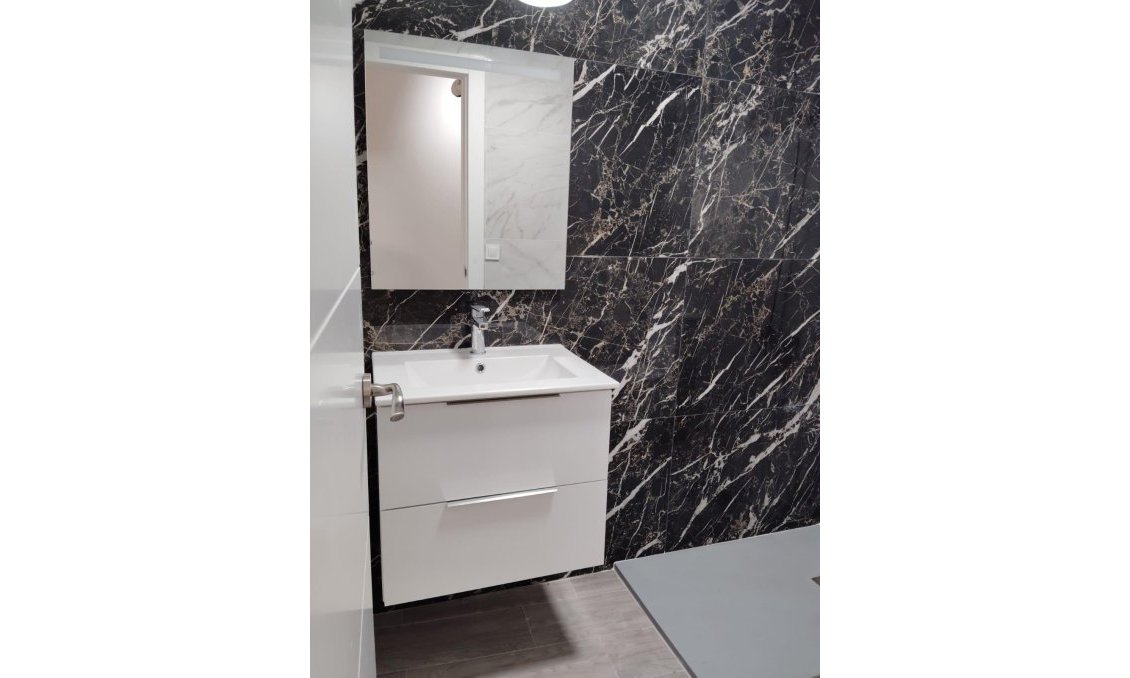 Segunda mano - Apartamento -
Torrevieja - Centro