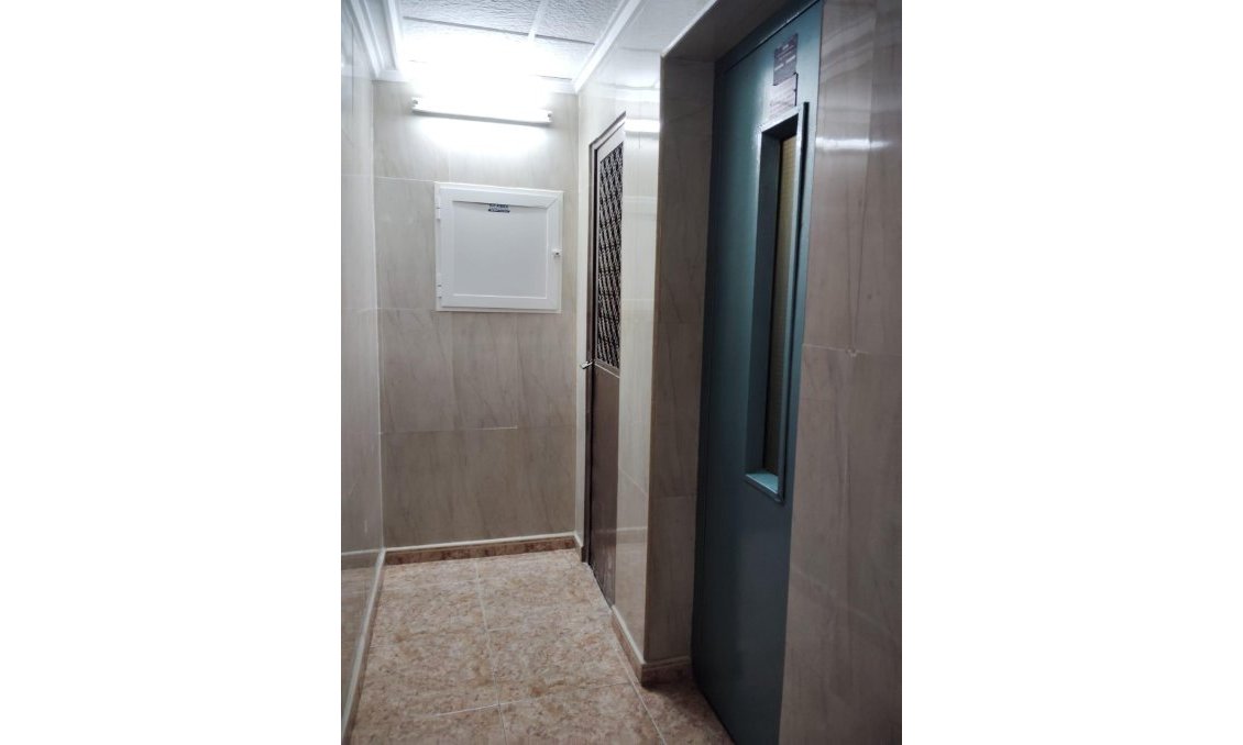 Segunda mano - Apartamento -
Torrevieja - Centro
