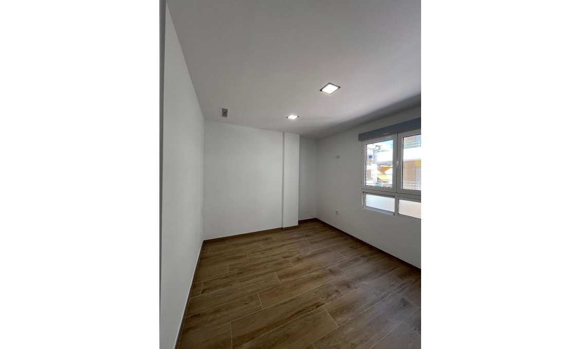 Segunda mano - Apartamento -
Torrevieja - La Mata