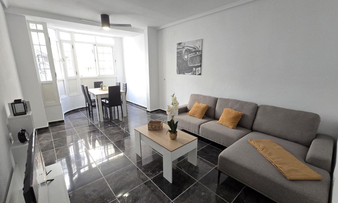 Segunda mano - Apartamento -
Torrevieja - Centro - Muelle Pesquero