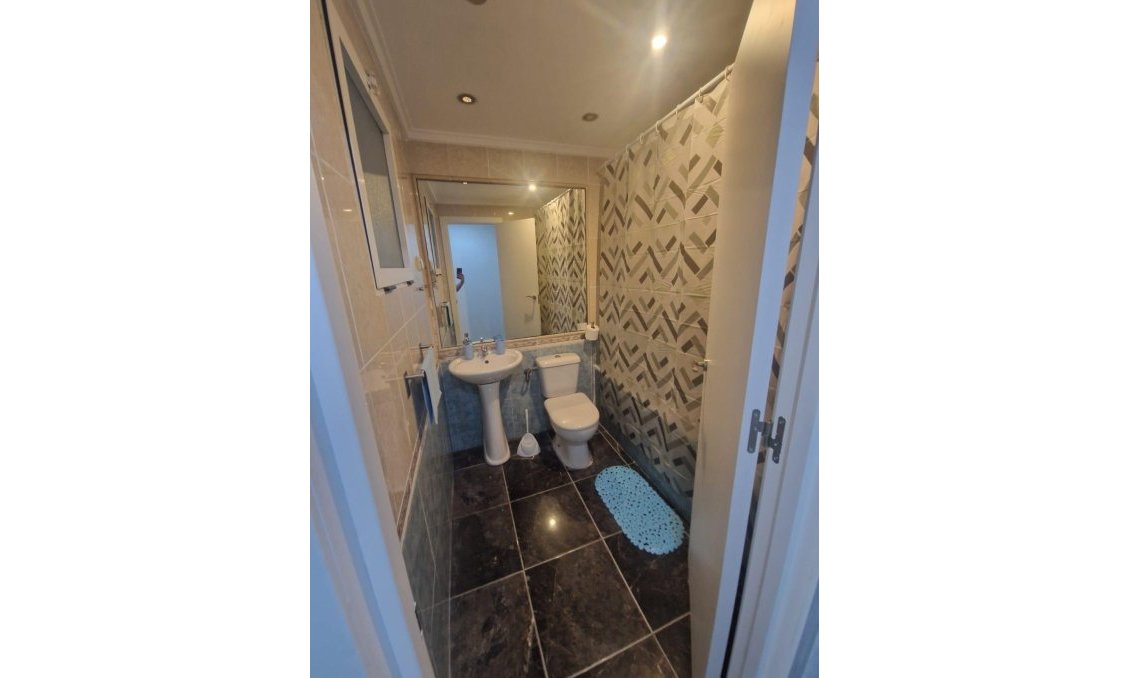Segunda mano - Apartamento -
Torrevieja - Centro - Muelle Pesquero