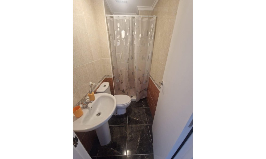 Segunda mano - Apartamento -
Torrevieja - Centro - Muelle Pesquero