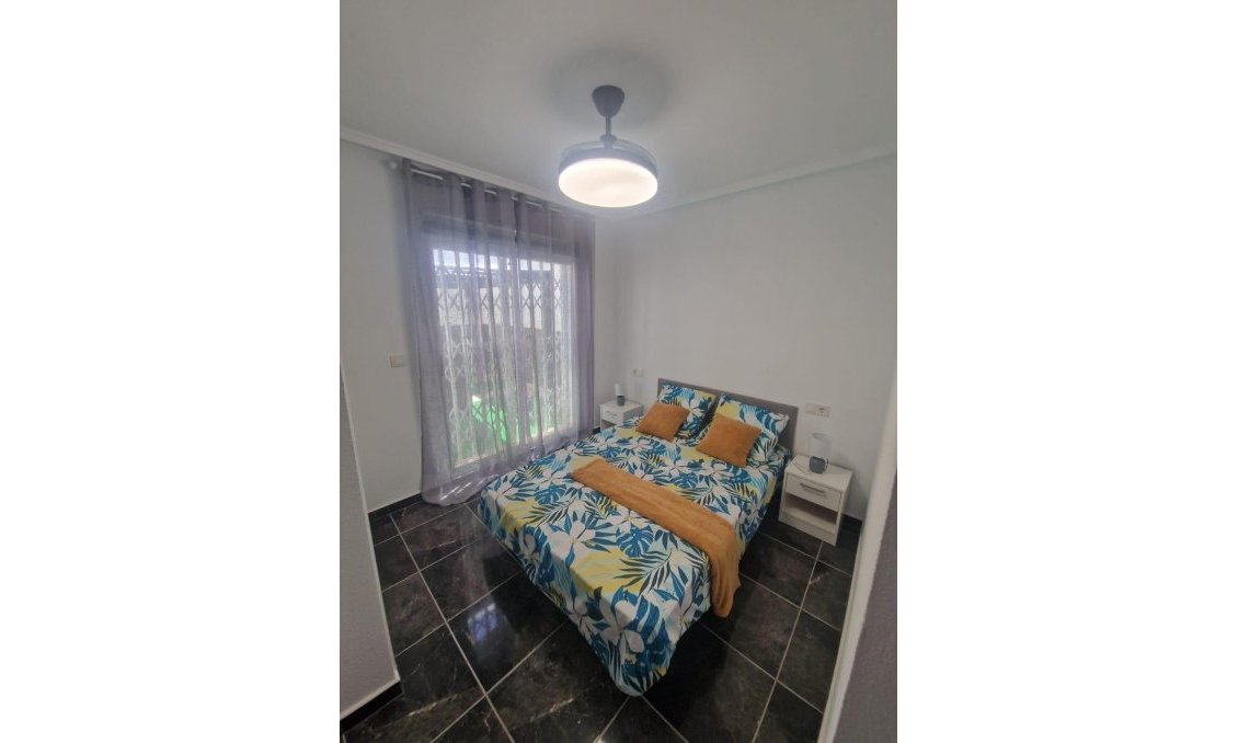 Segunda mano - Apartamento -
Torrevieja - Centro - Muelle Pesquero