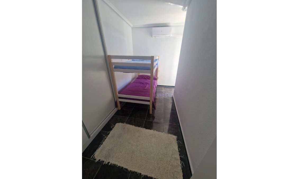 Segunda mano - Apartamento -
Torrevieja - Centro - Muelle Pesquero