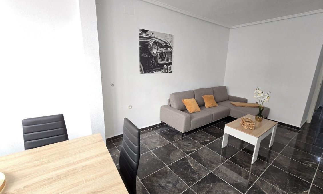 Segunda mano - Apartamento -
Torrevieja - Centro - Muelle Pesquero