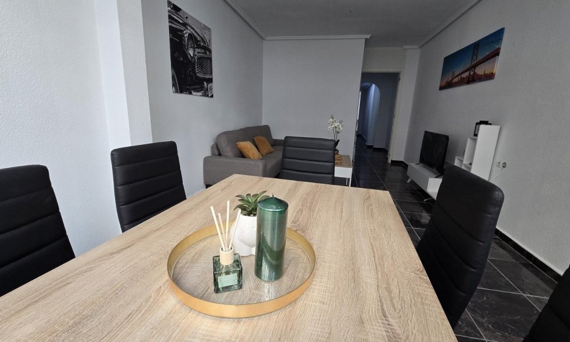 Segunda mano - Apartamento -
Torrevieja - Centro - Muelle Pesquero
