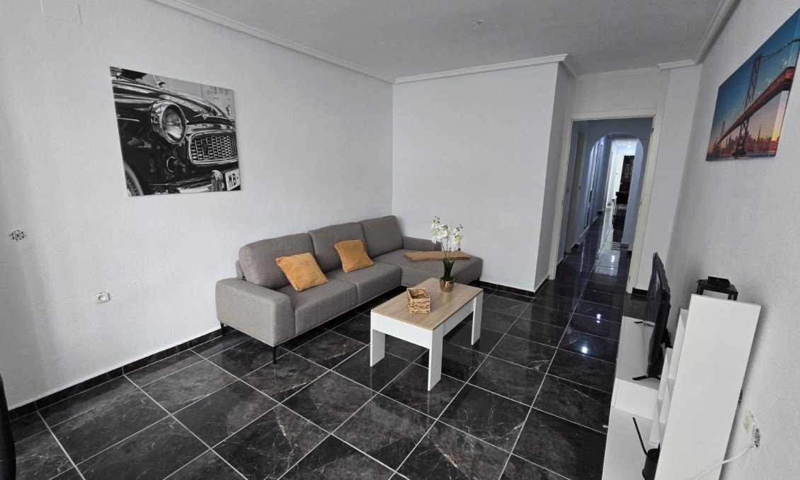 Segunda mano - Apartamento -
Torrevieja - Centro - Muelle Pesquero