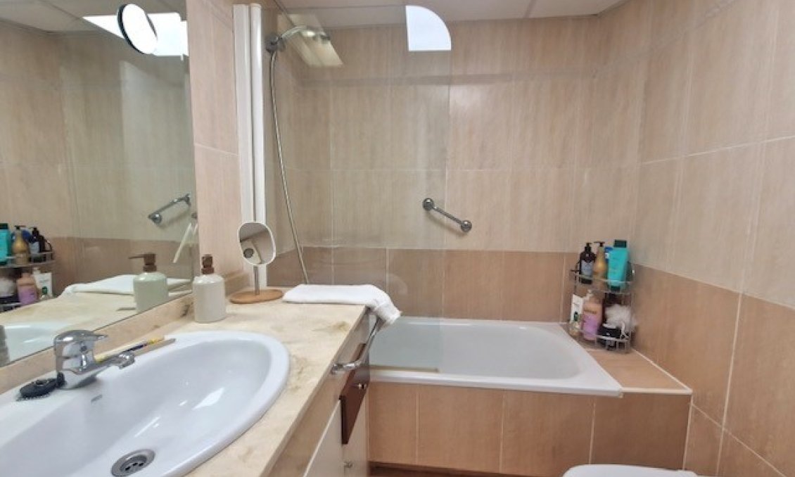 Wiederverkauf - Wohnung -
Albir - Costa Blanca
