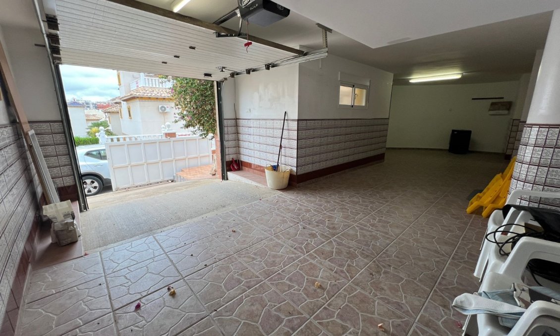 Segunda mano - Villa -
Orihuela - Inland