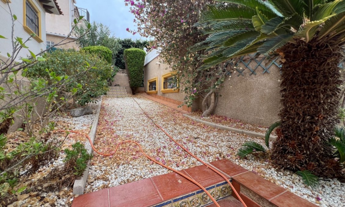 Segunda mano - Villa -
Orihuela - Inland