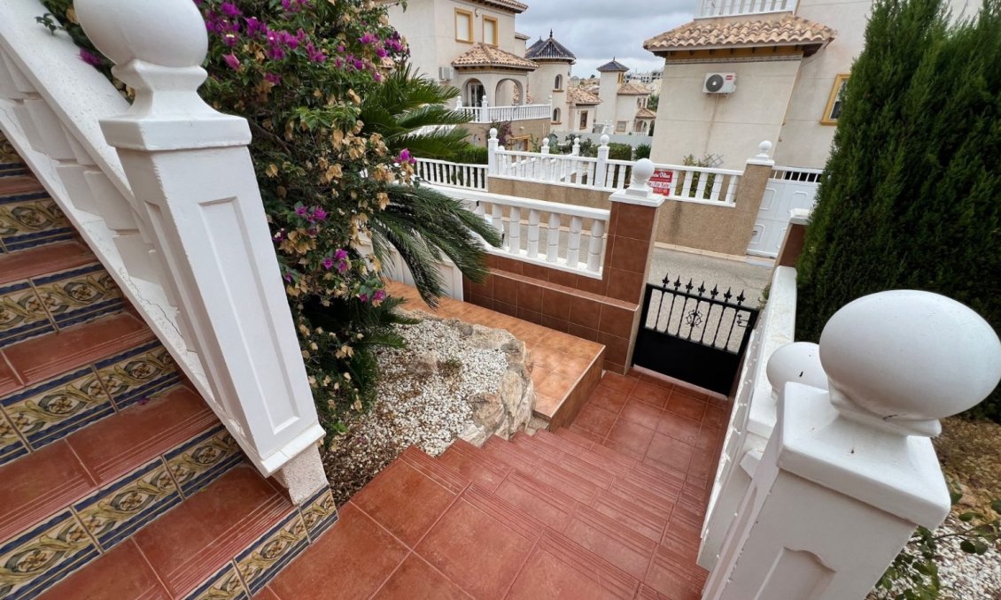Segunda mano - Villa -
Orihuela - Inland