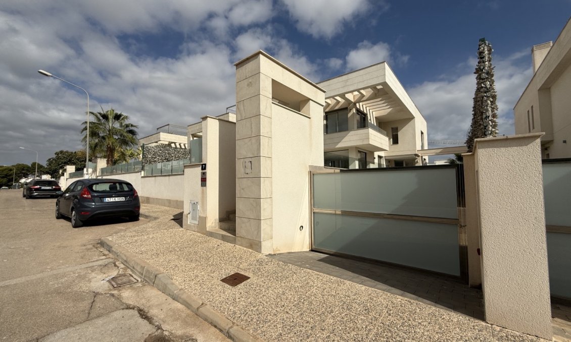 Segunda mano - Villa -
Orihuela - Inland