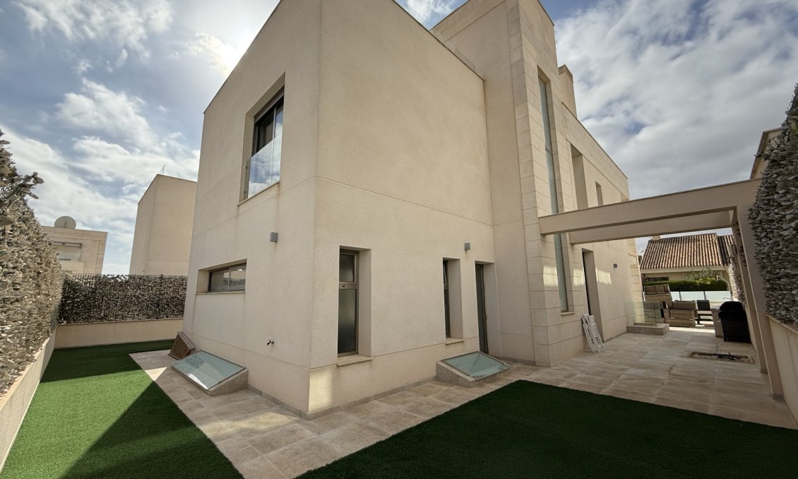 Segunda mano - Villa -
Orihuela - Inland