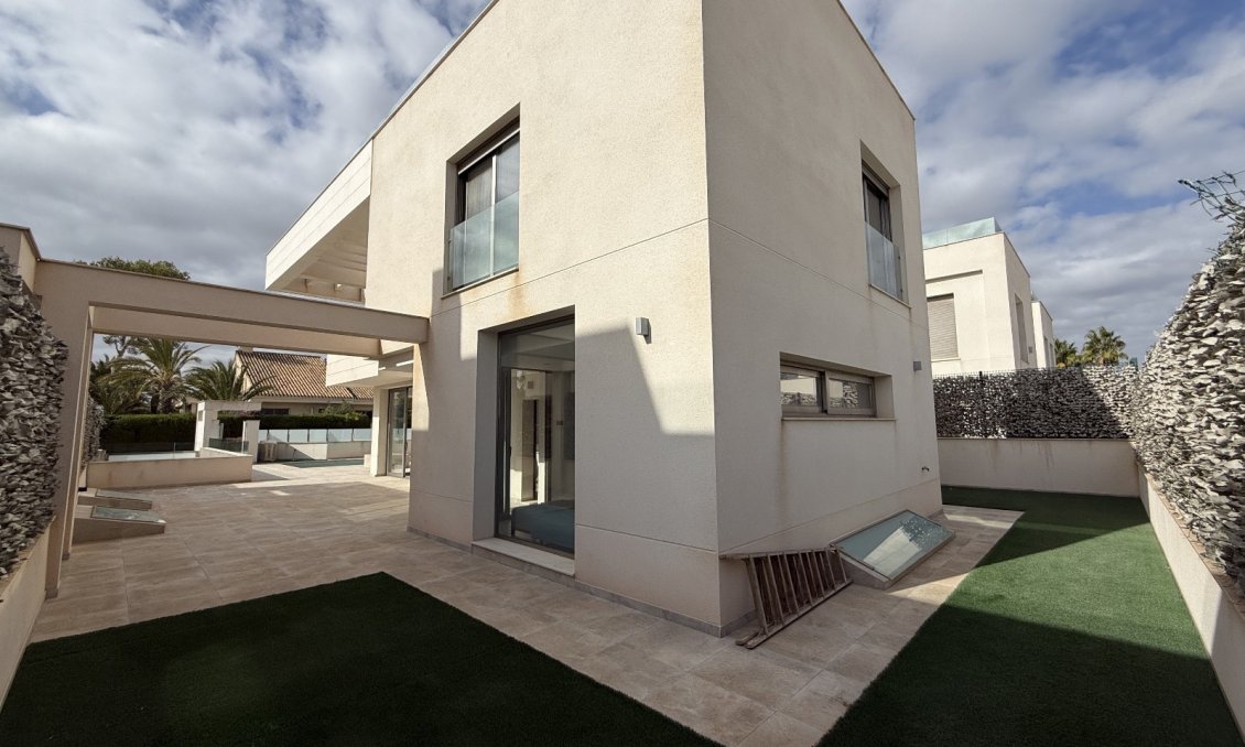 Segunda mano - Villa -
Orihuela - Inland