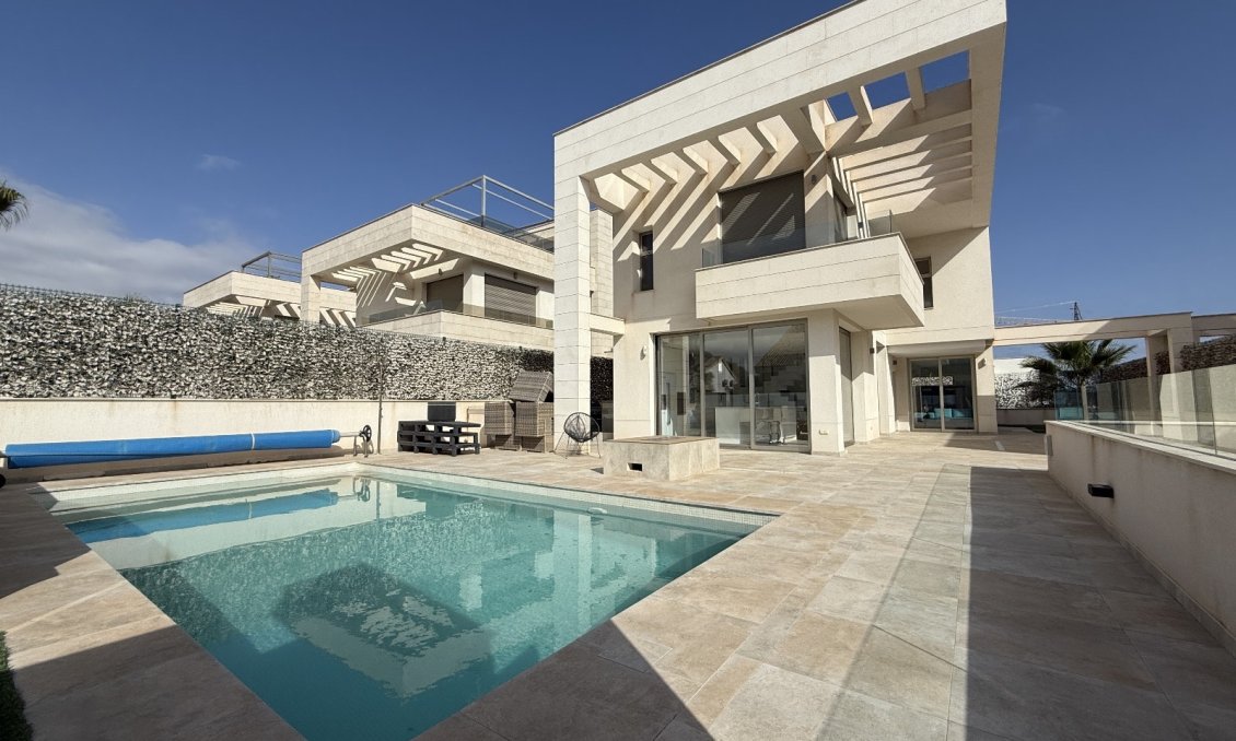 Segunda mano - Villa -
Orihuela - Inland
