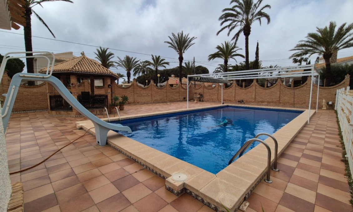 Segunda mano - Villa -
Orihuela - Inland