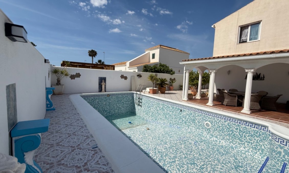 Segunda mano - Villa -
Torrevieja - Costa Blanca