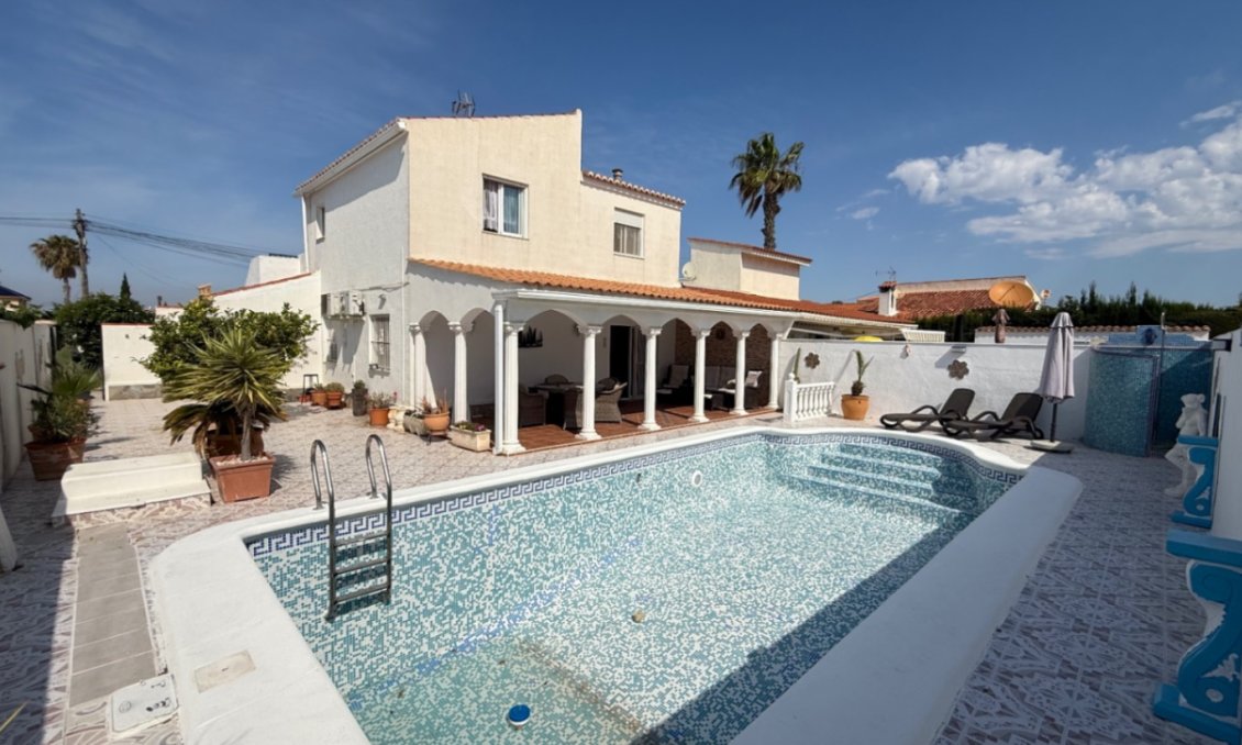 Segunda mano - Villa -
Torrevieja - Costa Blanca