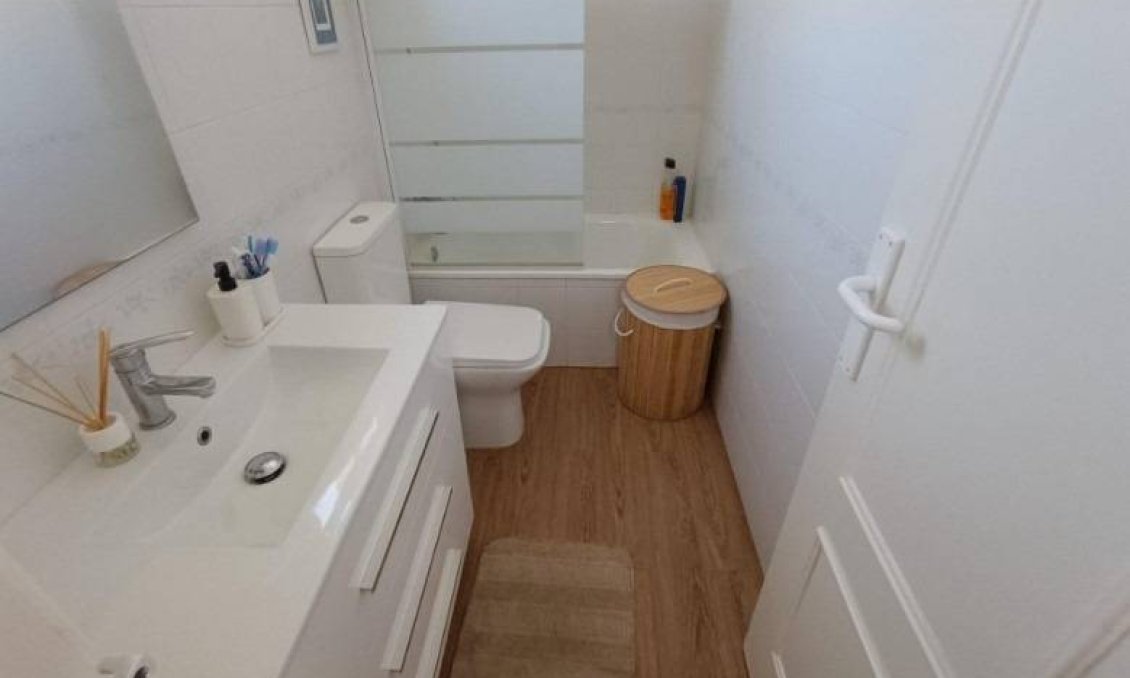 Segunda mano - Apartamento -
Torrevieja - Los Balcones