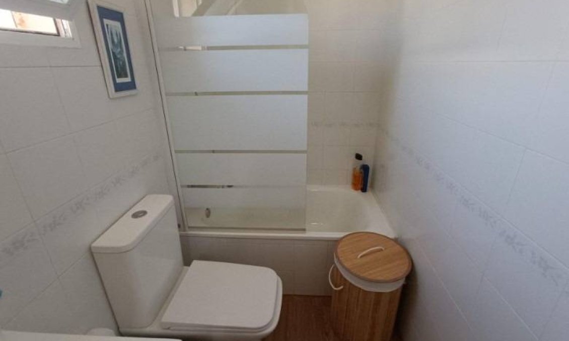 Segunda mano - Apartamento -
Torrevieja - Los Balcones
