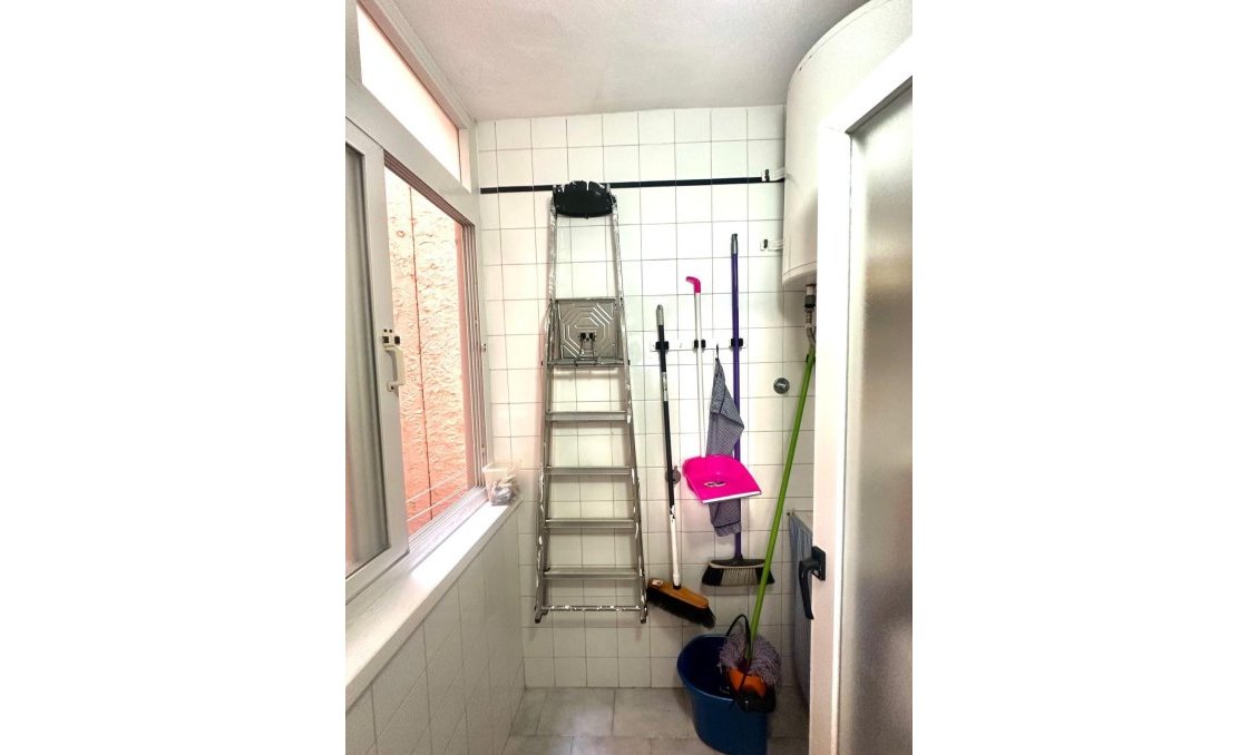 Segunda mano - Apartamento -
Torrevieja - Centro