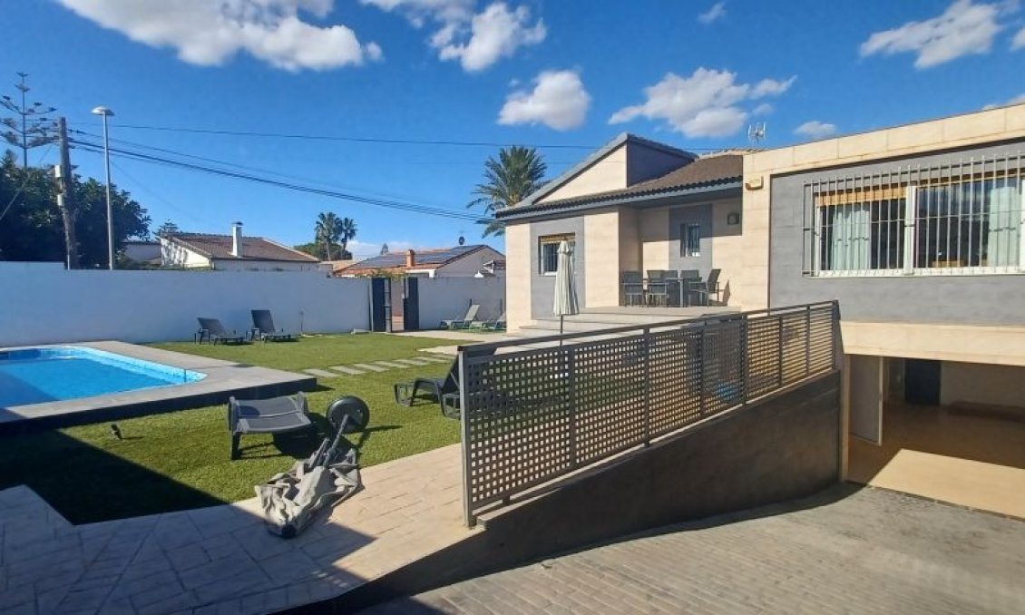 Segunda mano - Villa -
Torrevieja - Costa Blanca