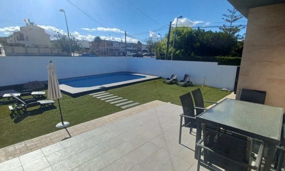 Segunda mano - Villa -
Torrevieja - Costa Blanca
