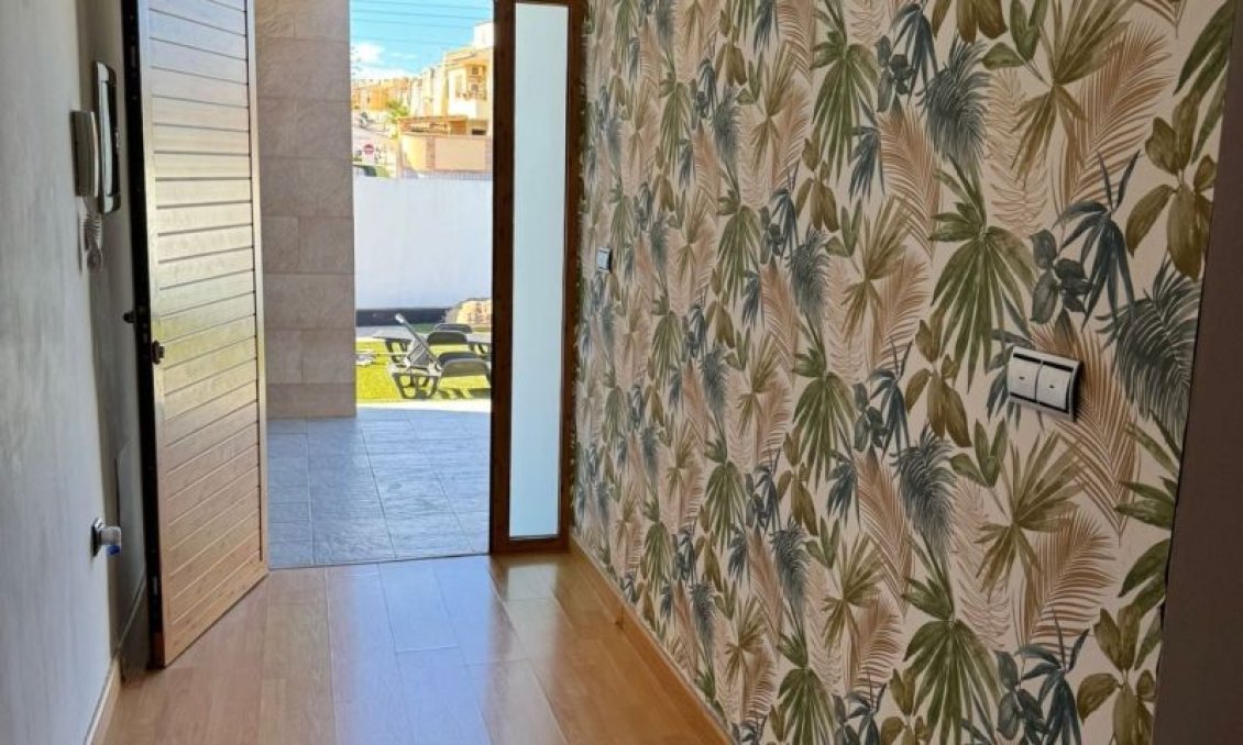 Segunda mano - Villa -
Torrevieja - Costa Blanca