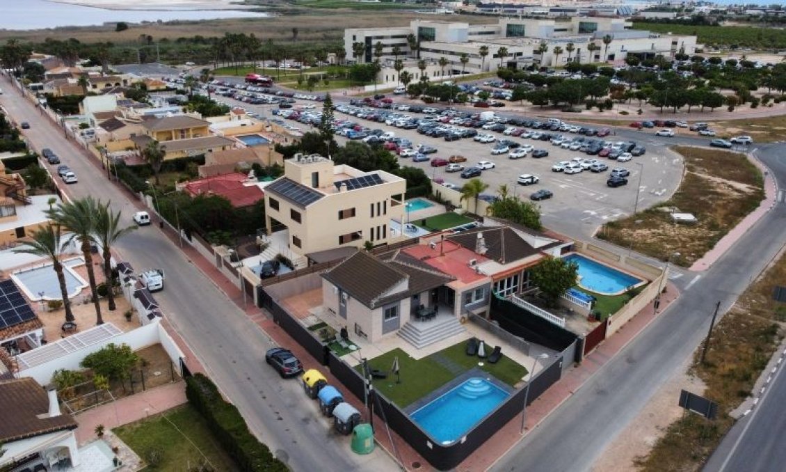Segunda mano - Villa -
Torrevieja - Costa Blanca