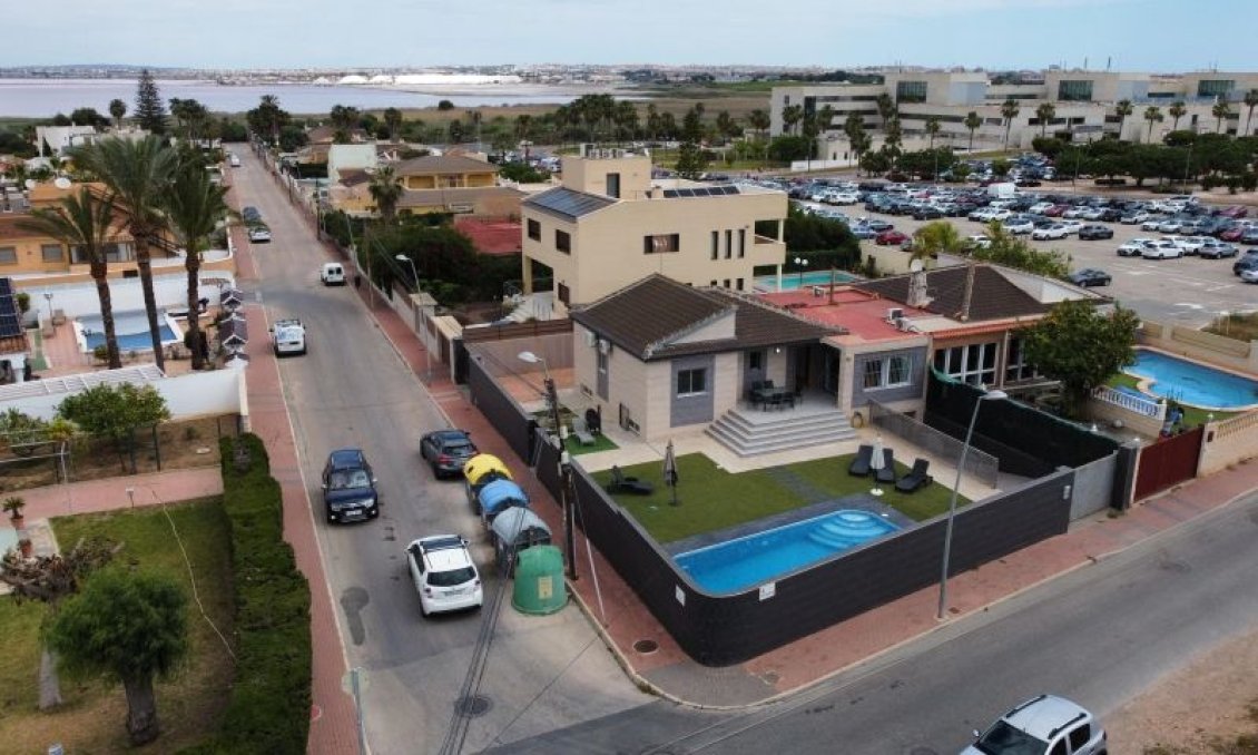 Segunda mano - Villa -
Torrevieja - Costa Blanca