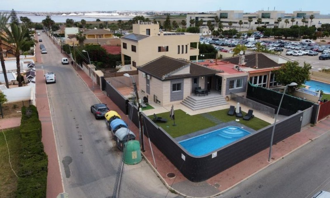 Segunda mano - Villa -
Torrevieja - Costa Blanca