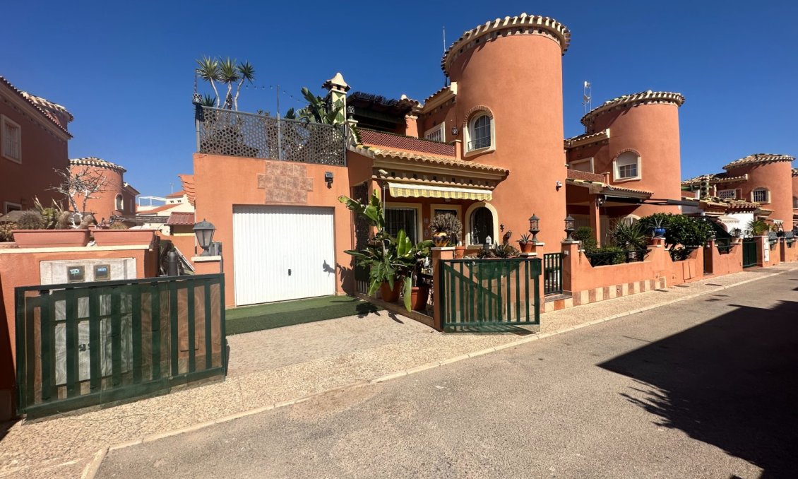 Segunda mano - Villa -
Orihuela - Inland