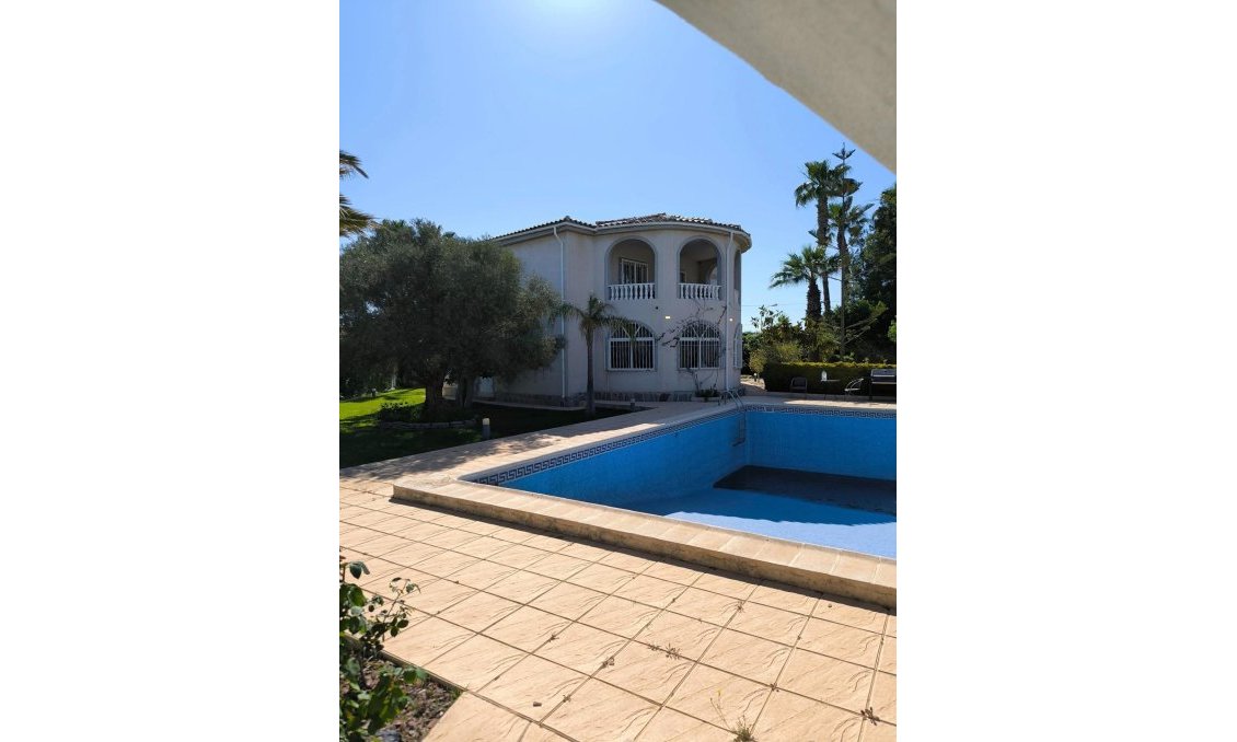 Segunda mano - Villa -
Torrevieja - La Siesta