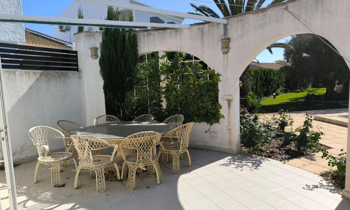 Segunda mano - Villa -
Torrevieja - La Siesta
