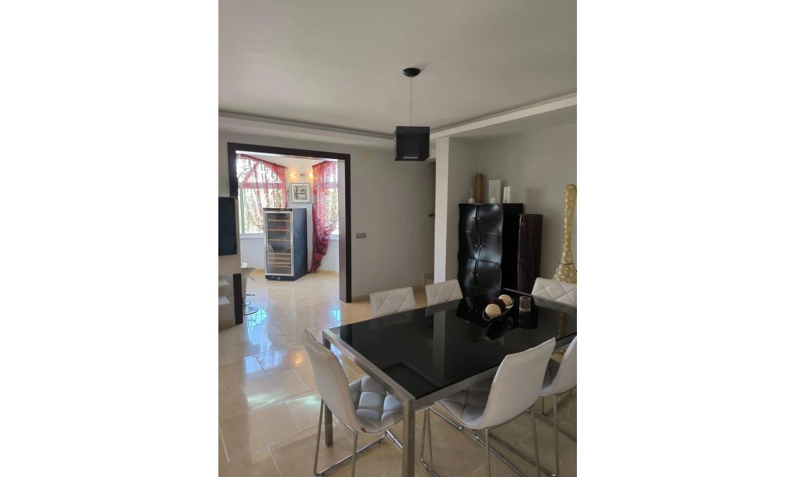 Segunda mano - Villa -
Torrevieja - La Siesta