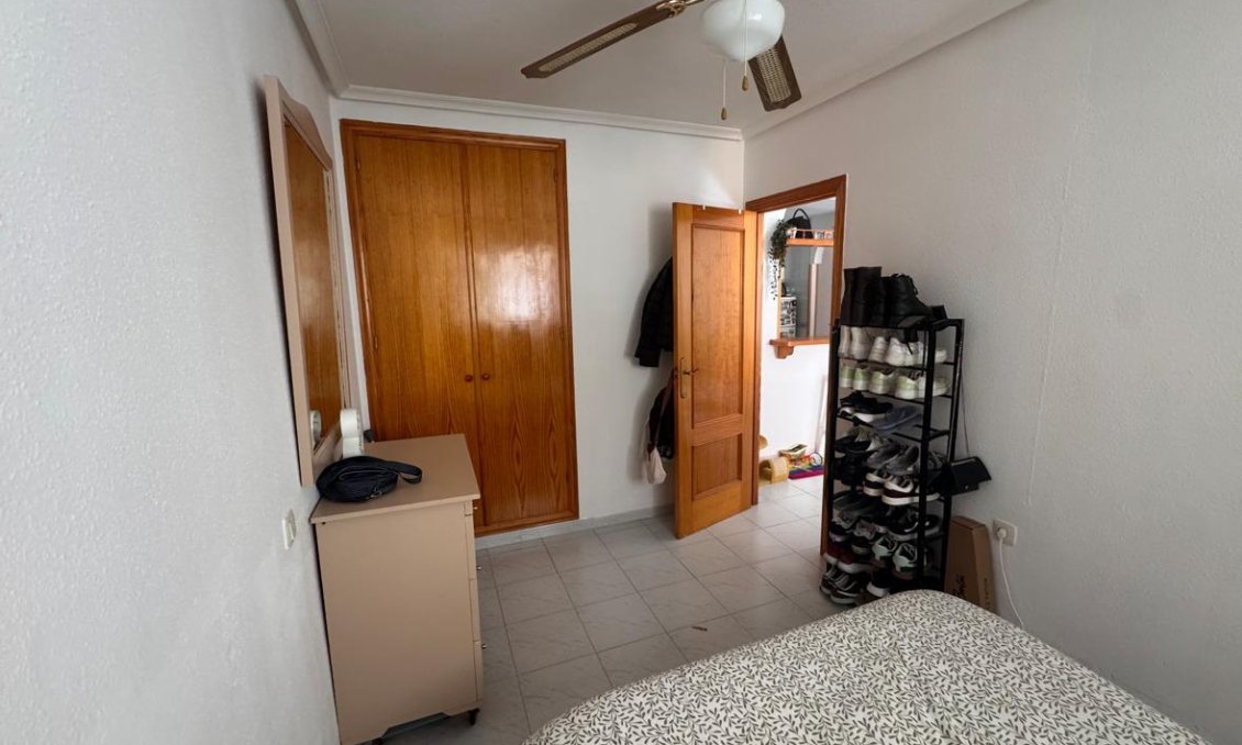 Segunda mano - Apartamento -
Torrevieja - Los Europeos