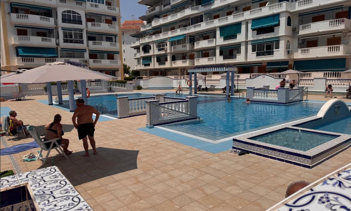Segunda mano - Apartamento -
Torrevieja - Los Europeos