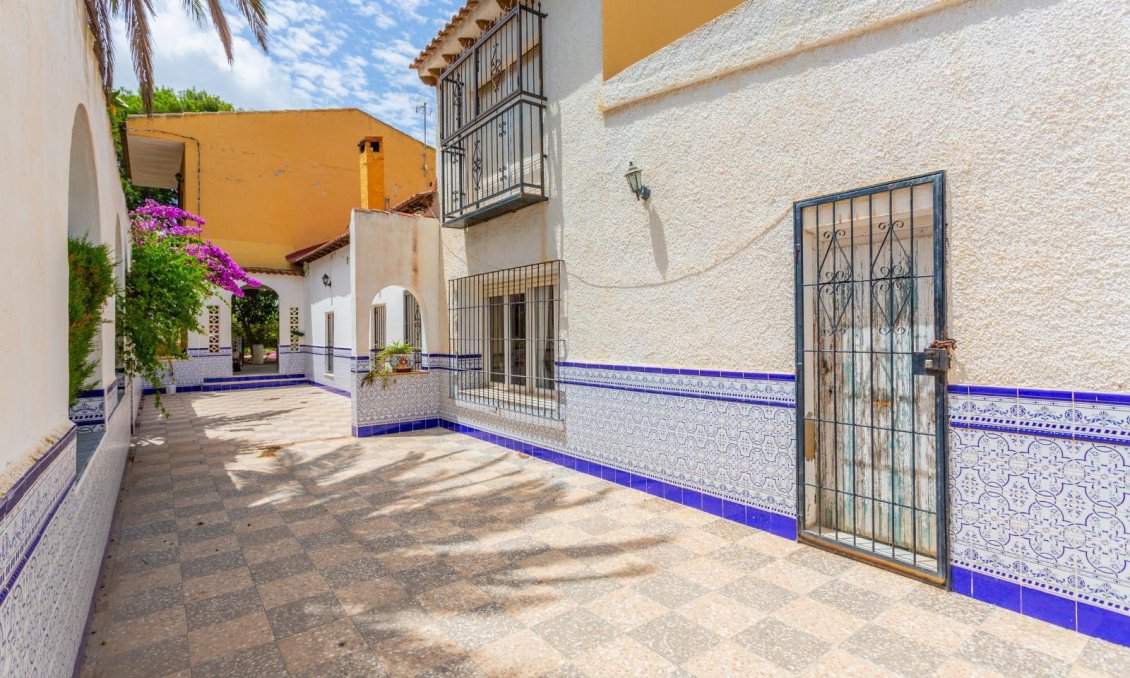 Segunda mano - Villa -
Los Montesinos - Costa Blanca