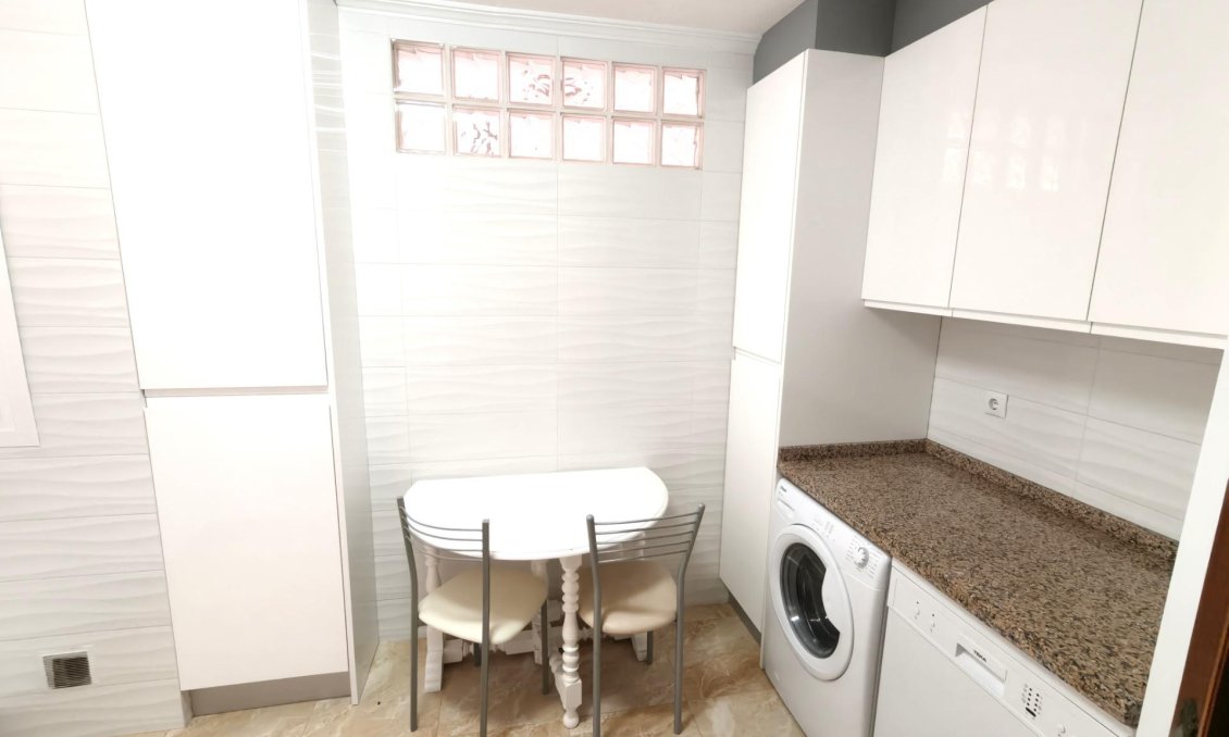 Segunda mano - Apartamento -
Torrevieja - Centro