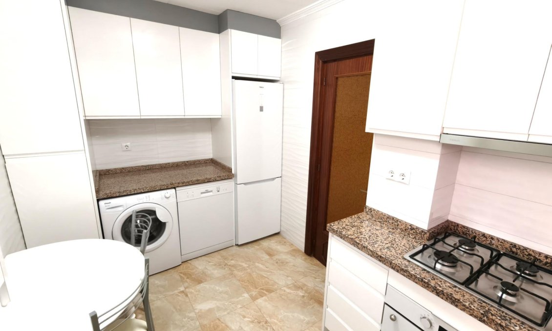 Segunda mano - Apartamento -
Torrevieja - Centro