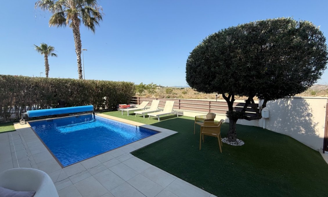 Segunda mano - Villa -
Orihuela - Inland