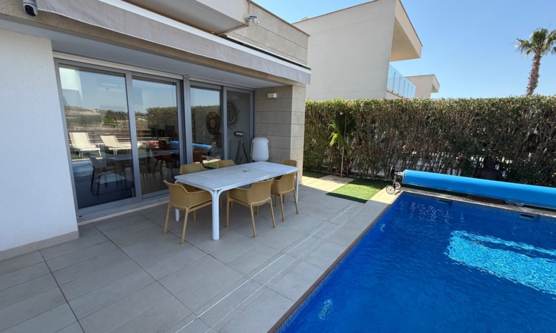 Segunda mano - Villa -
Orihuela - Inland